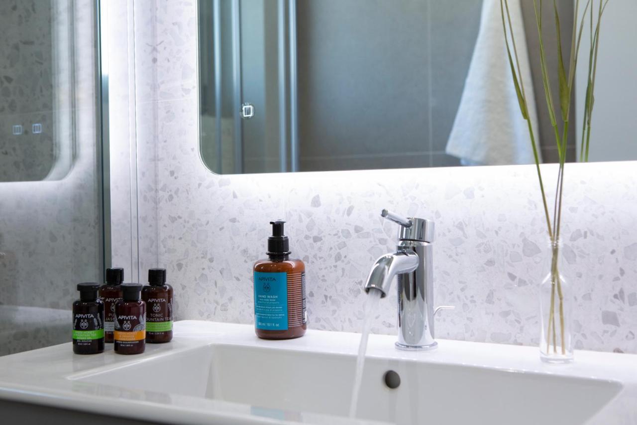 Achillion Suites Lefkada City Bagian luar foto