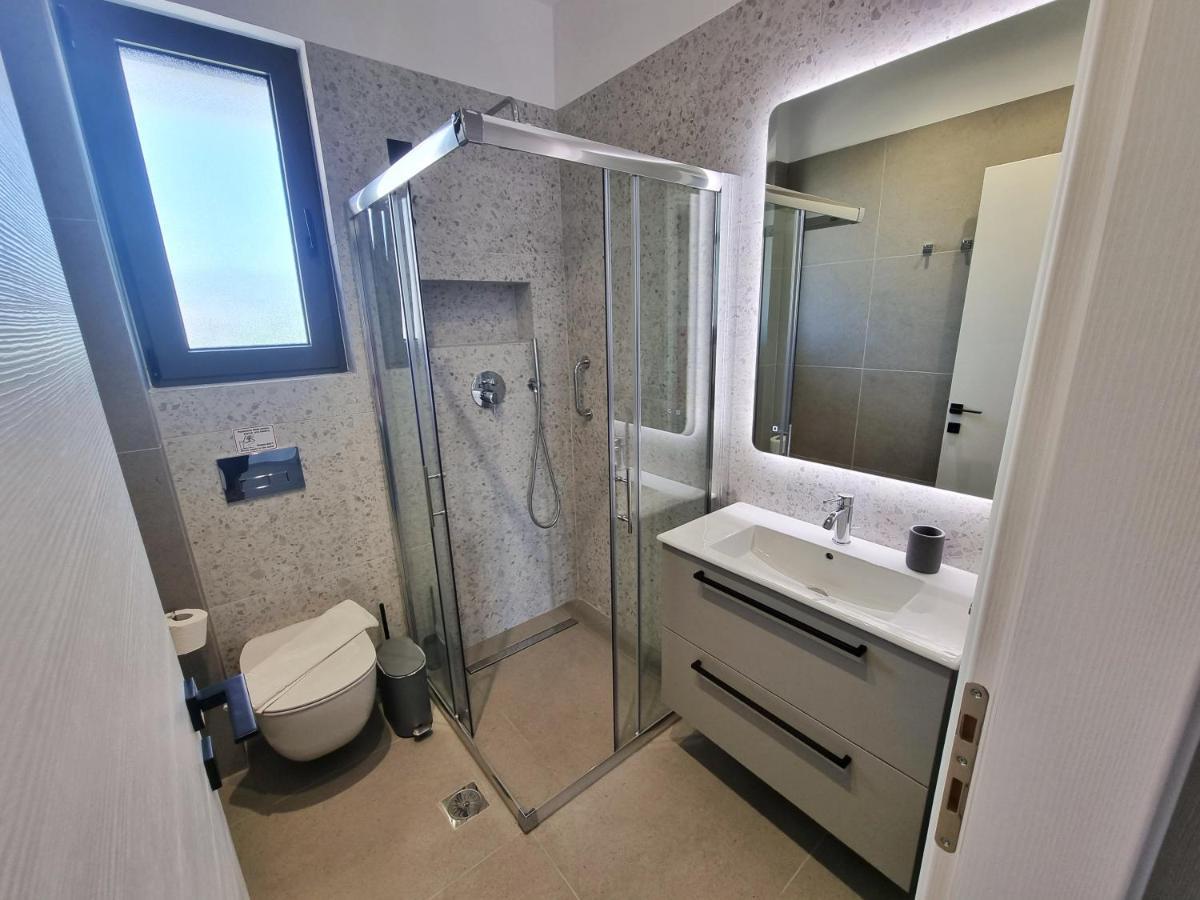 Achillion Suites Lefkada City Bagian luar foto