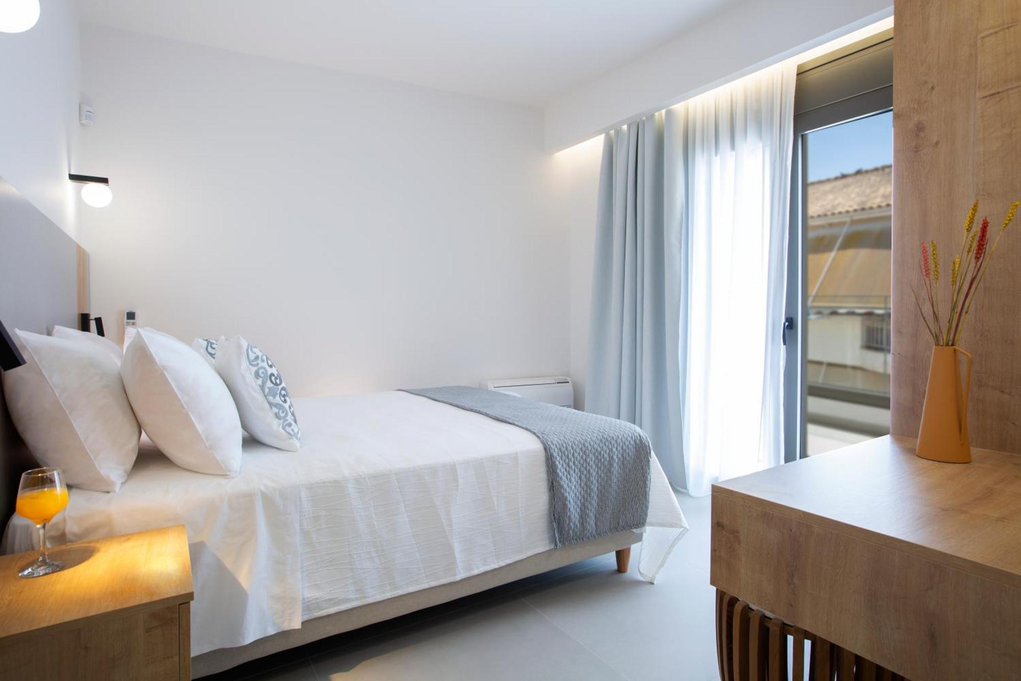 Achillion Suites Lefkada City Bagian luar foto